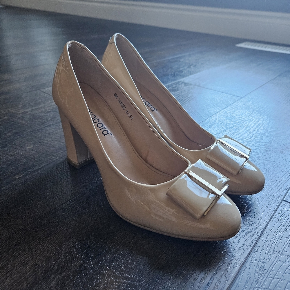 Verocara Women's Beige Patent Heels with Stylish Bow